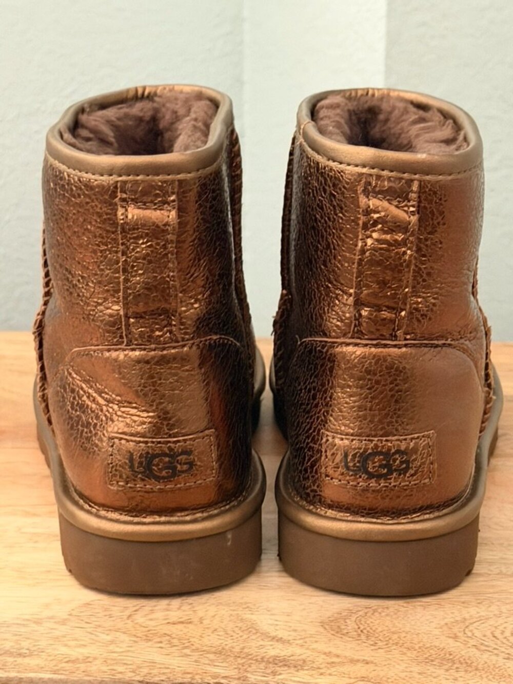 UGG Classic Mini Metallic Sparkle Bronze Shearling Boots Women’s Size 8 NWOB - Picture 5 of 10